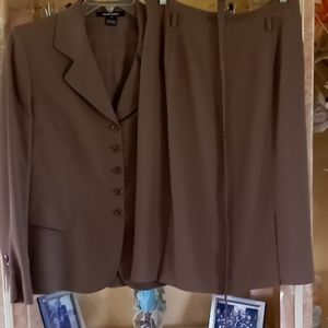 Ellen Tracy 2 piece suit